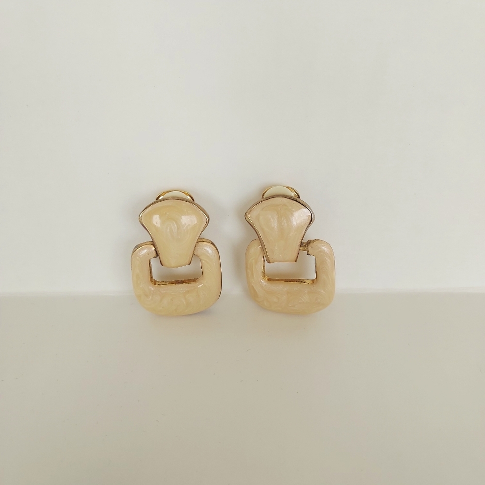 Vintage Cream Gold Tone Link Clip-On Earrings Doorknocker